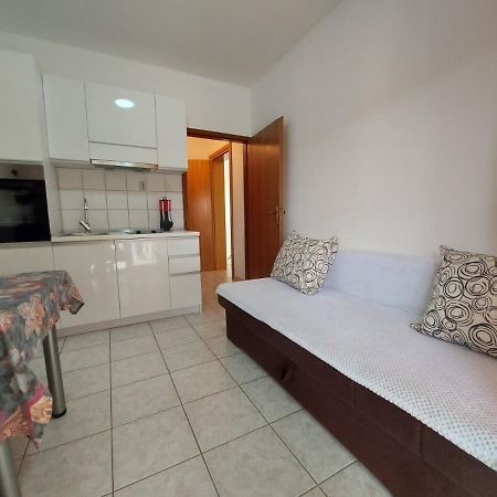 Apartment Pezic クルク エクステリア 写真