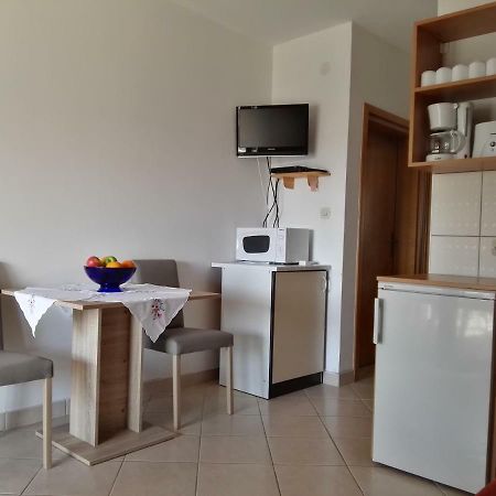 Apartment Pezic クルク エクステリア 写真