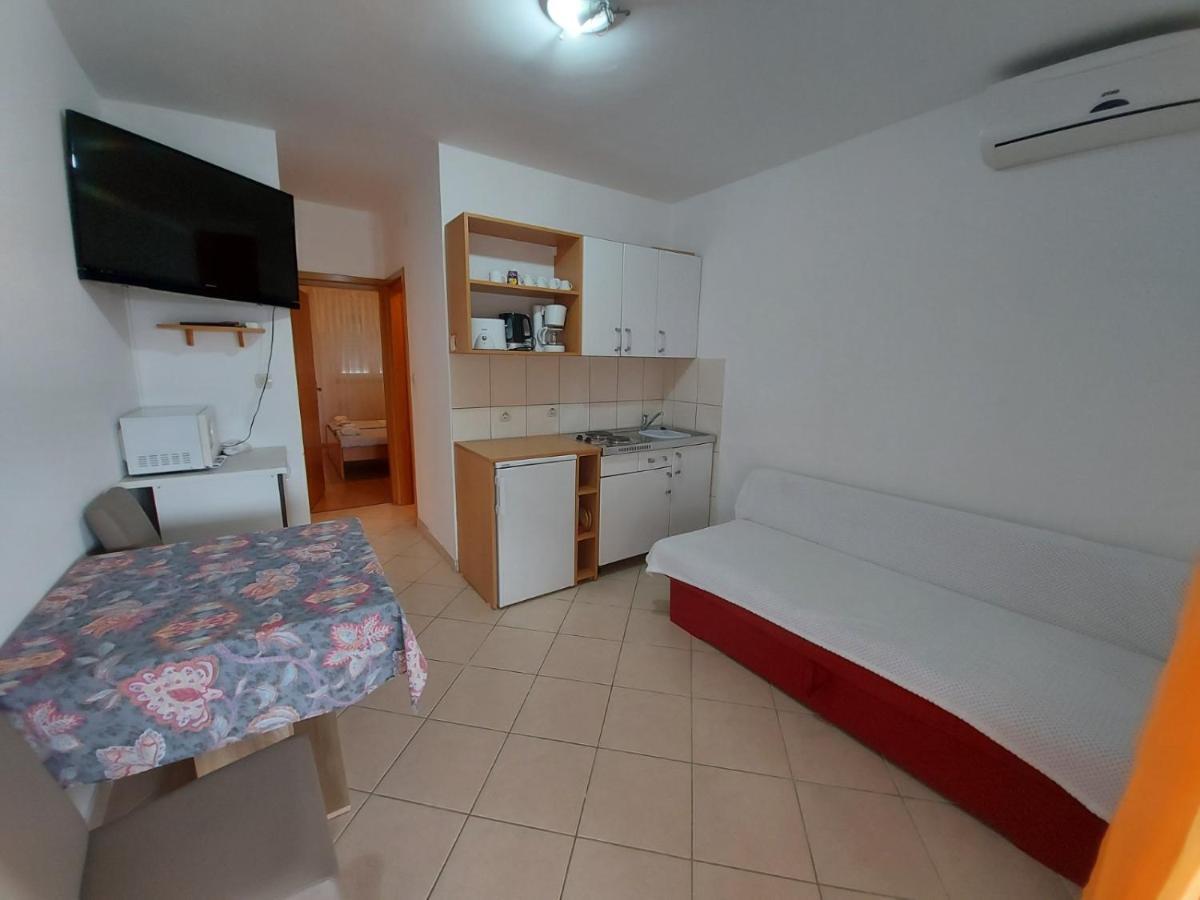 Apartment Pezic クルク エクステリア 写真
