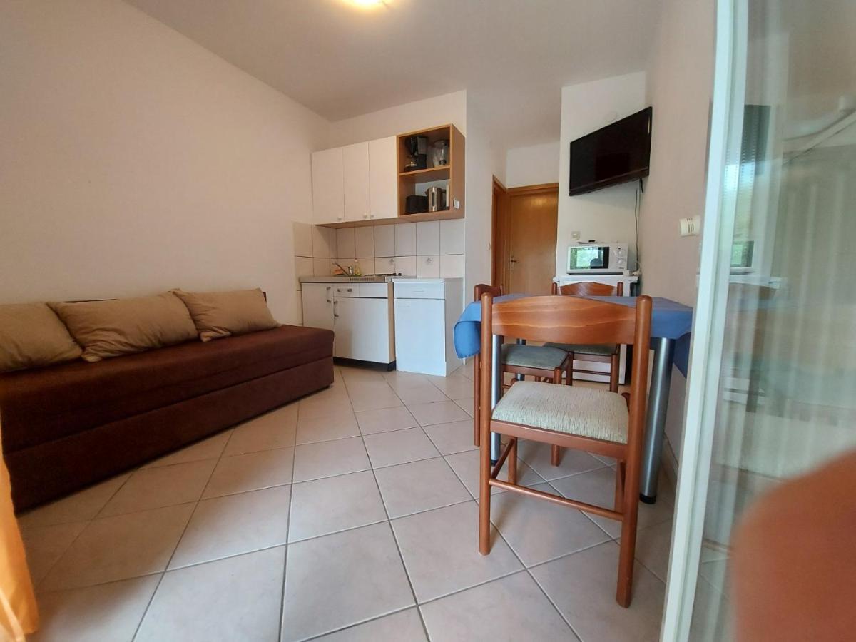 Apartment Pezic クルク エクステリア 写真